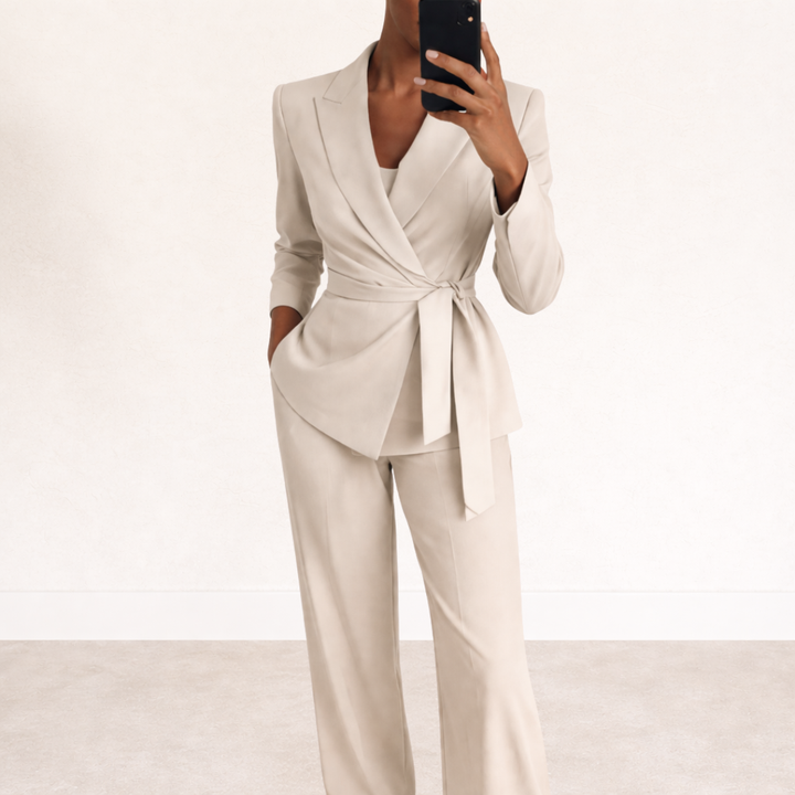 Nicole – Elegant Two-Piece Suit