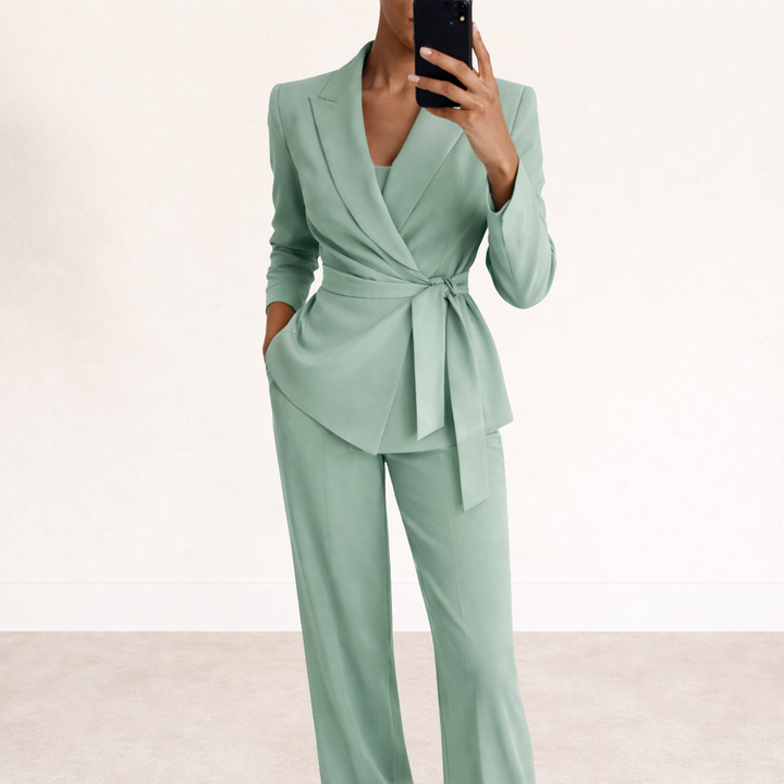 Nicole – Elegant Two-Piece Suit